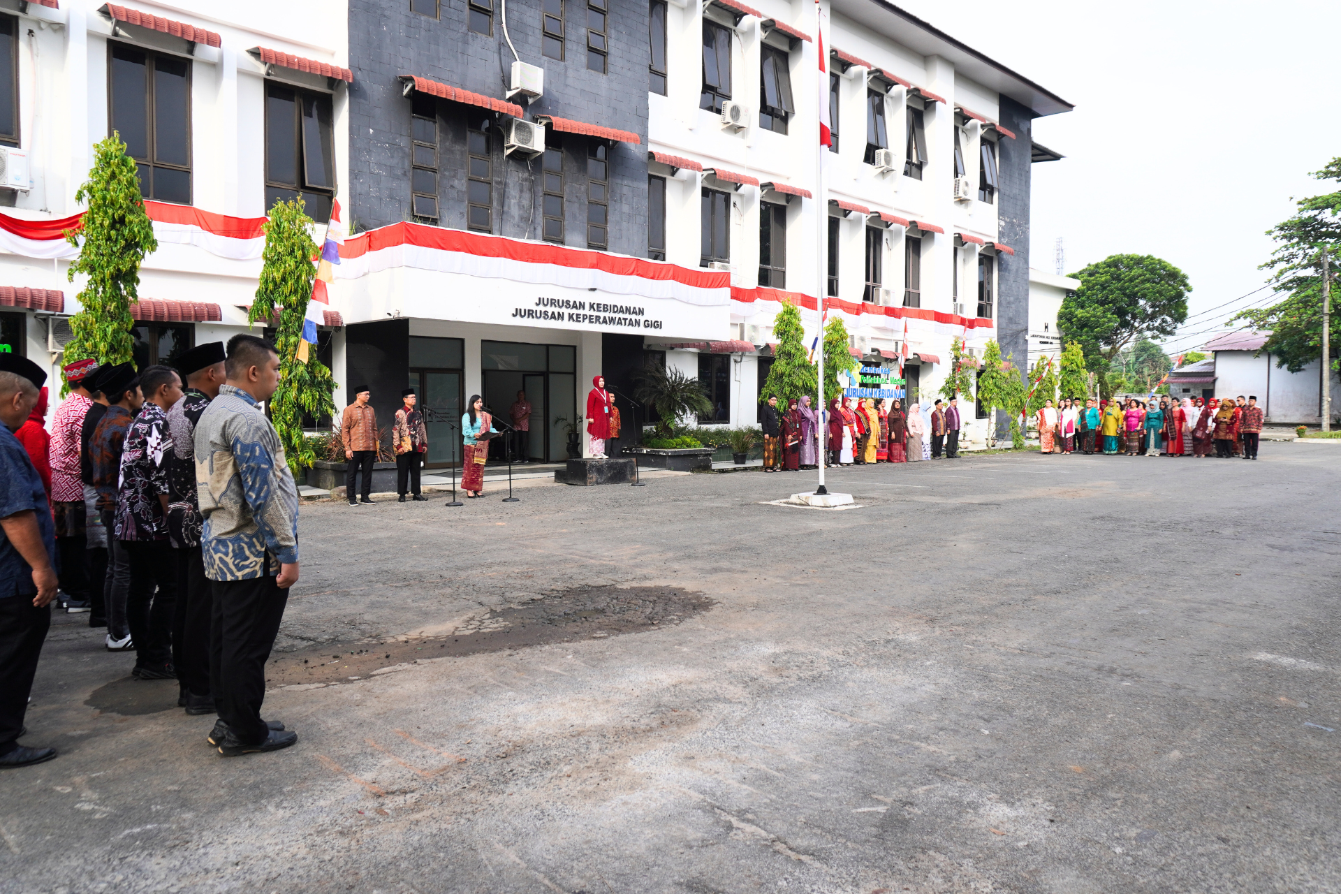 Upacara Peringatan Dirgahayu Republik Indonesia ke-80 di Poltekkes Kemenkes Medan